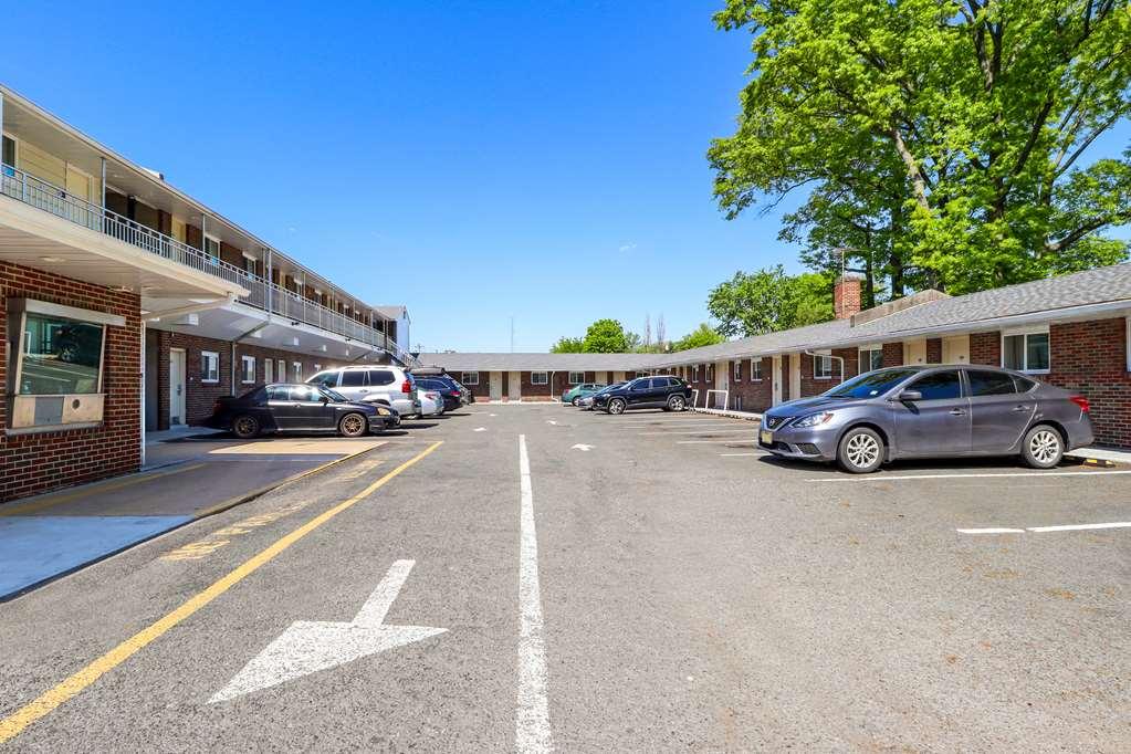 Americas Best Value Inn Avenel Woodbridge Eksteriør billede