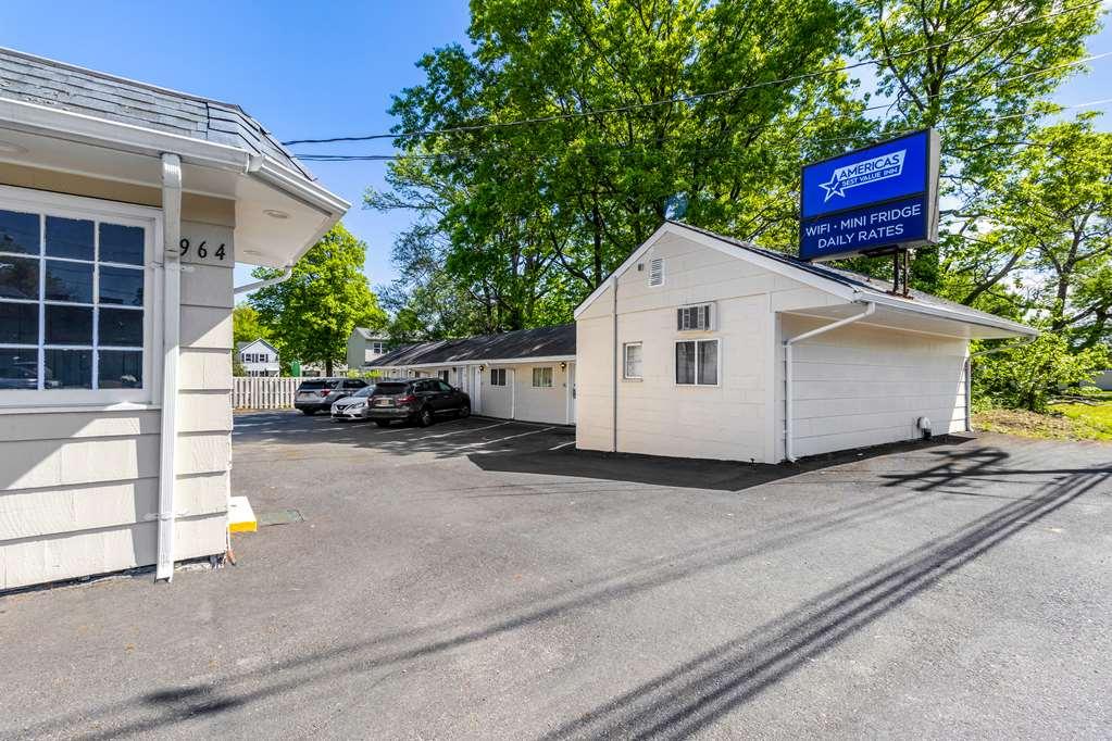 Americas Best Value Inn Avenel Woodbridge Eksteriør billede